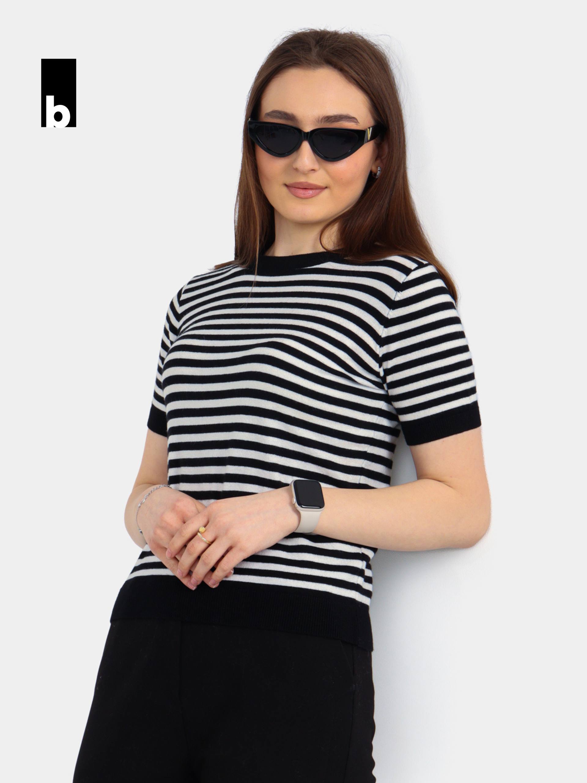 Вязаная футболка в полоску (черно-белая)